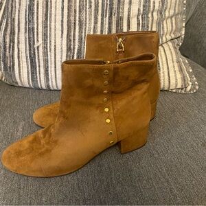 Ralph Lauren Size 8B Tan Suede Ankle Booties with Studs Side Zip Small Heel